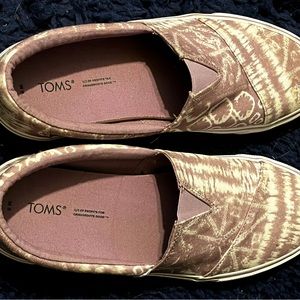 Tom’s shoes purple tie dye. Size 9